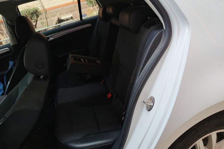 Used Volkswagen Golf 2018 1.6L Automatic Comfort Model Left Rear Seat