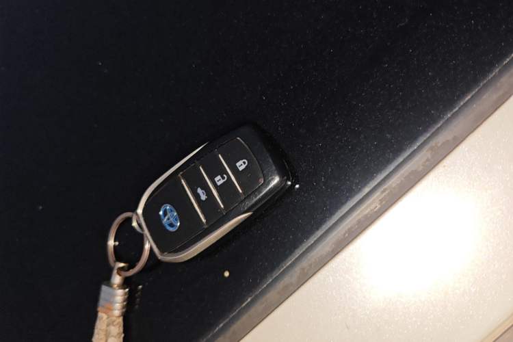 Used Toyota Levin 2016 Dual-Engine 1.8H GS E-CVT Elite Model with Sunroof Vehicle Key