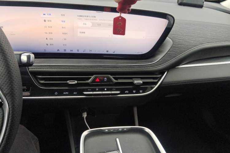 Used Buick LaCrosse 2026 Model 28T Platinum Edition Audio And AC Panel