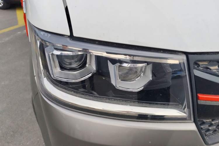 Used Jinbei New Hiace X30L 2024 Wealth Edition Van 2/5 Seats Front-Mounted Air Conditioning Right Front Headlight