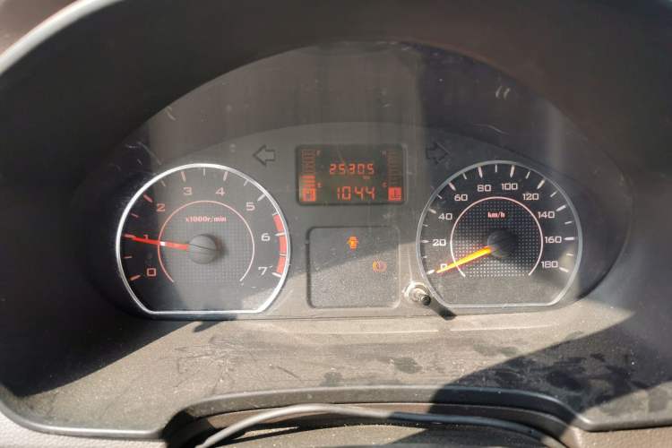 Used Wuling Hongguang V 2022 1.5L Jingqu Edition Enclosed-Window Vehicle with Electric Power Steering LAR Instrument Cluster