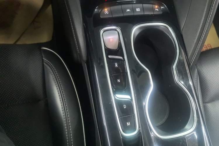 Used Buick Envision 2022 Encore Plus 652T Five-Seat Luxury Model
