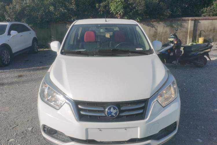 Used Venucia R50 2016 1.6L Automatic Elite Edition
