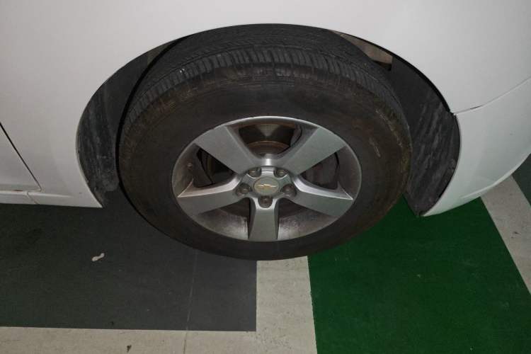 Used Chevrolet Cruze 2015 1.5L Classic SL MT Right Front Wheel Hub