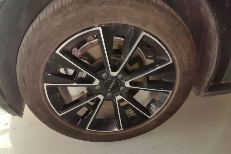 Used Zeekr X 2023 Rear-Drive YOU Edition 4 Seats Left Front Wheel Hub