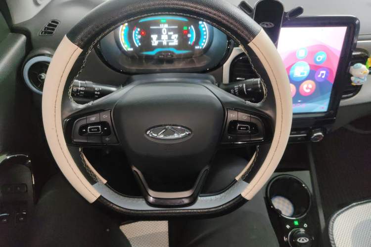 Used Chery QQ Little Ant 2022 Sweet Pink Edition Low-Sugar Version Lithium Iron Phosphate 29.2 kWh 30 kW 301 km Steering Wheel