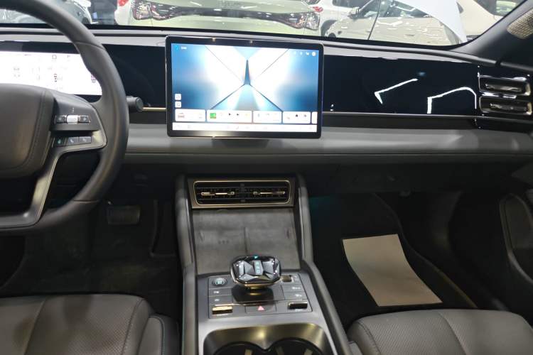 Used BYD Qin L 2025 DM-i Smart Drive 120KM Superior Model Audio And AC Panel