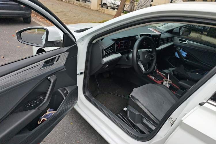 Used Volkswagen Sagitar 2025 Revised 300TSI DSG Excellence Edition Driver Seat