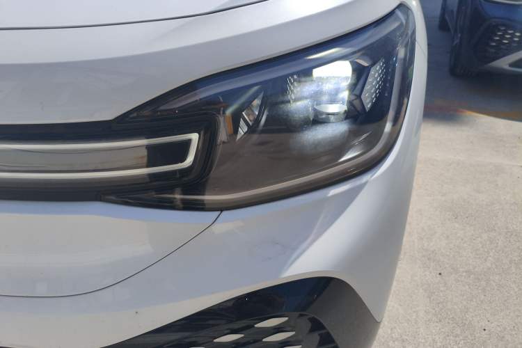 Used Volkswagen ID.6 CROZZ 2022 Long-Range PRO Edition Left Front Headlight