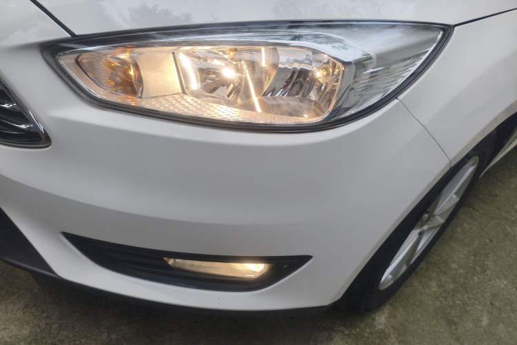 Used Ford Focus 2018 Sedan Classic 1.6L Automatic Trendy SmartDrive Edition Left Front Headlight