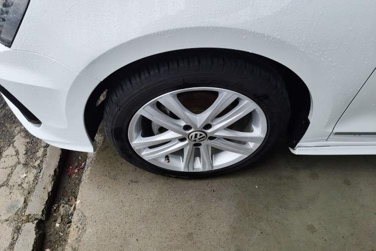 Used Volkswagen Sagitar 2018 280TSI DSG Ignite Edition Left Front Wheel Hub