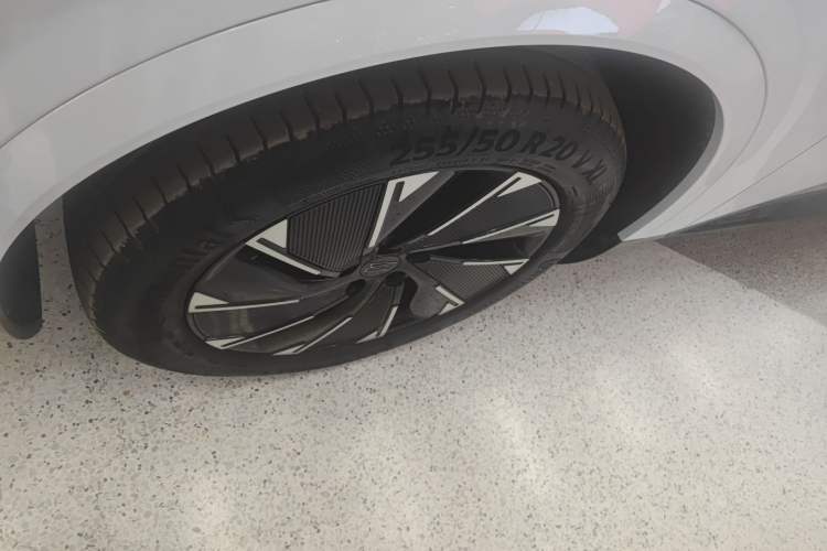 Used Avatr 07 2024 Pro+ All-Electric Version Left Front Wheel Hub