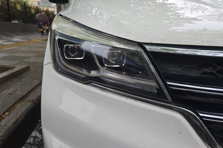 Used Baojun 730 2017 1.5T Manual Zhishang Model 7 Seats China V Emission Standard Right Front Headlight