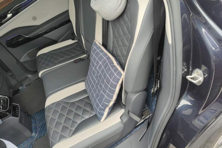 Used Volkswagen ID.6 CROZZ 2021 Long-Range PRO Edition Left Rear Seat