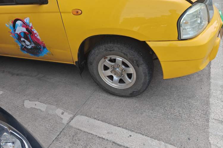 Used Nissan ZN Van 2013 2.4L Two-Wheel Drive Standard Model with 5 Seats
