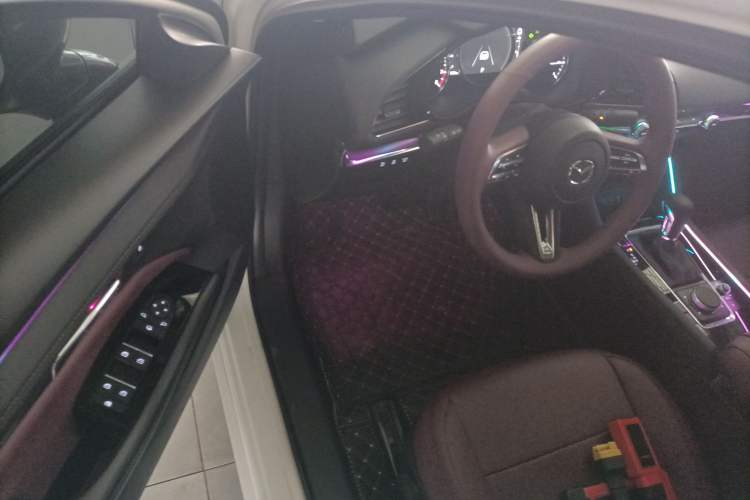 Used Mazda Mazda 3 Axela 2025 Model, 2.0L Automatic, Quality Glamour Edition
