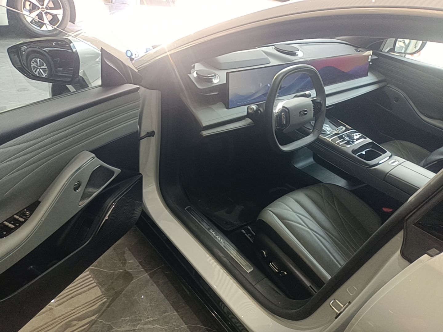 Geely Galaxy E8 2025 700 km Long-Range Intelligent Driving Version — снимка 18