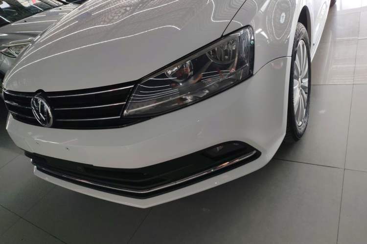 Used Volkswagen Sagitar 2015 1.6L Manual Comfort Model Left Front Headlight