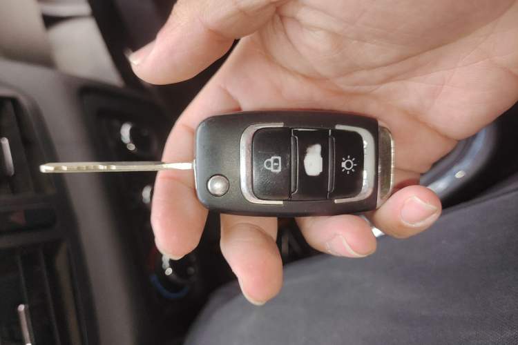 Used Jinbei Gold Hiace 2021 1.5L Passenger Van Travel Lion 6-Seater
