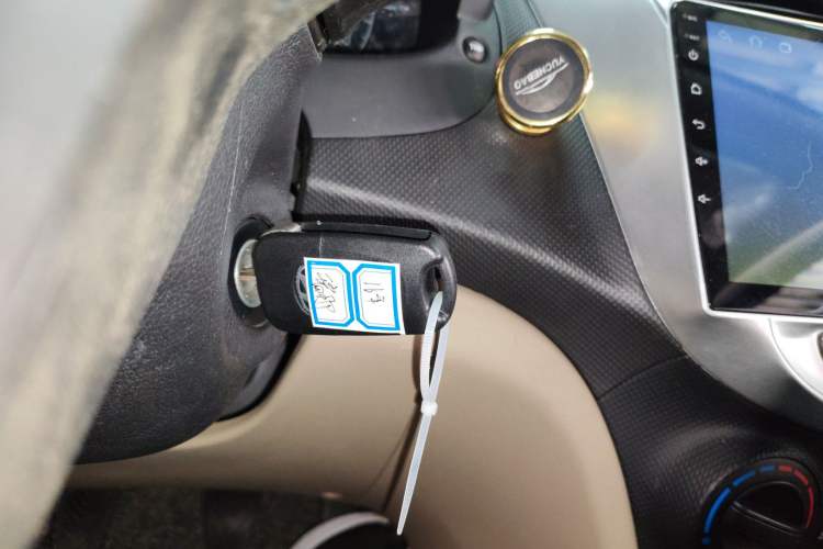 Used Hyundai Verna (older generation) 2014 1.4L Manual Smart GLS Trim Vehicle Key