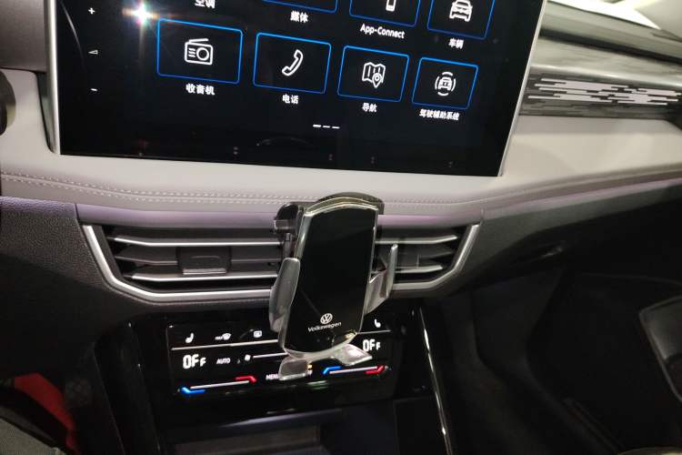 Used Volkswagen Tayron 2024 330TSI Two-Wheel Drive R-Line High-Energy Version Audio And AC Panel