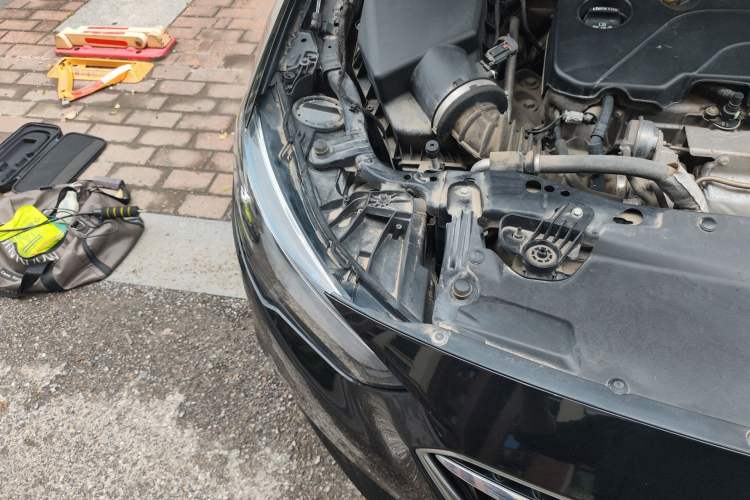 Used Buick Regal 2019 20T Elite Version China V Standard Right Front Headlight