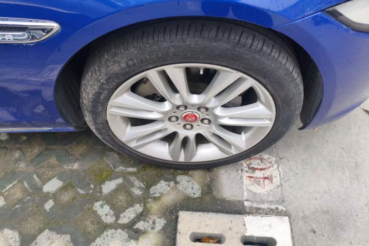 Used Jaguar XEL 2018 2.0T 200 PS Premium Edition Right Front Wheel Hub