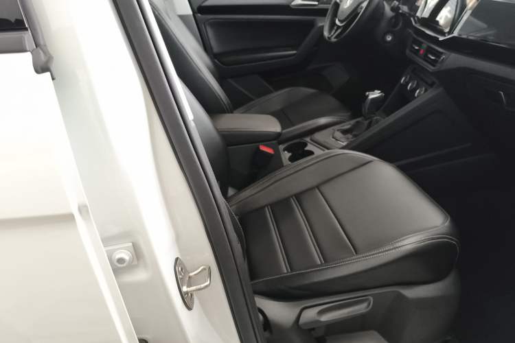 Used Volkswagen Tayron 2020 280TSI Two-Wheel Drive Comfort Connect Edition Right Front Seat