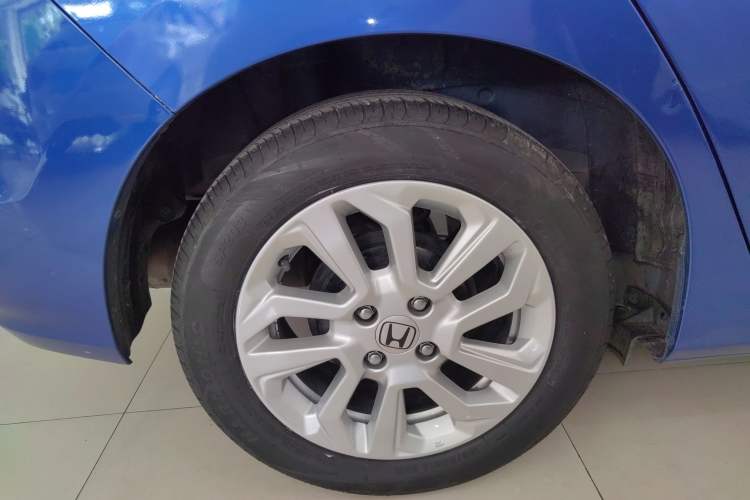 Used Honda Fit 2018 1.5L CVT Comfort Sunroof Version Right Rear Wheel Hub