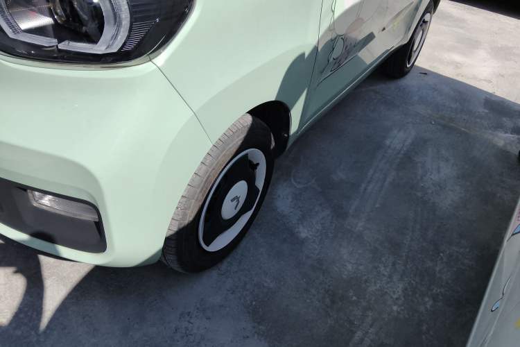 Used Wuling Hongguang MINIEV 2021 Macaron Fashion Model Lithium Iron Phosphate Exterior 4