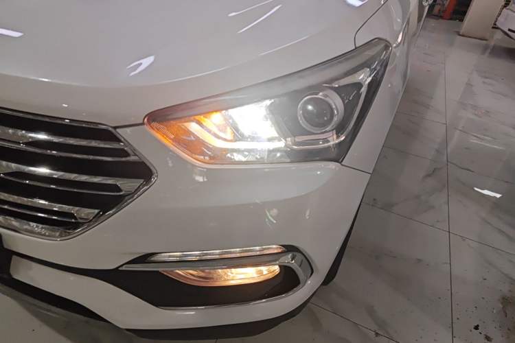 Used Hyundai Santa Fe 2017 2.0T Automatic Two-Wheel Drive Smart Version 7 Seats
