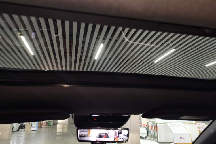 Used Dongfeng eπ eπ008 2025 210 Ultra Range-Extended Version 5 Seats
