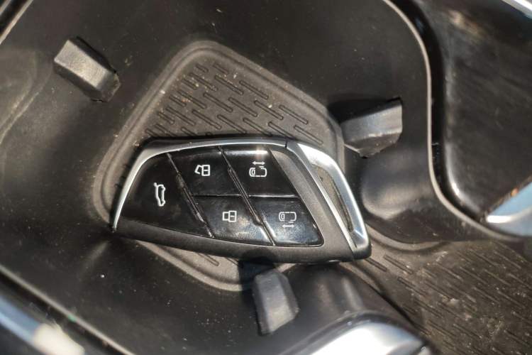 Used SAIC MAXUS G90 2022 2.0T Interstellar Seven-Seater Vehicle Key