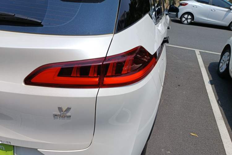 Used AION V 2021 Plus 70 Smart Technology Edition Lithium Iron Phosphate Right Rear Taillight