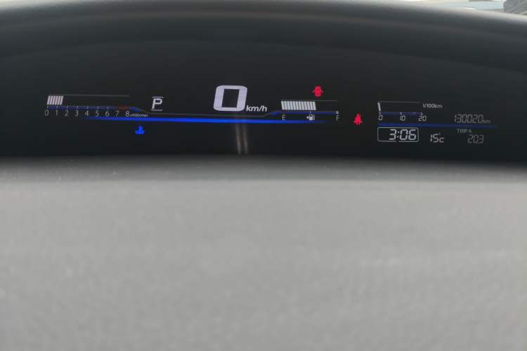 Used Honda Jade 2013 1.8L CVT Luxury Edition 5 seats
