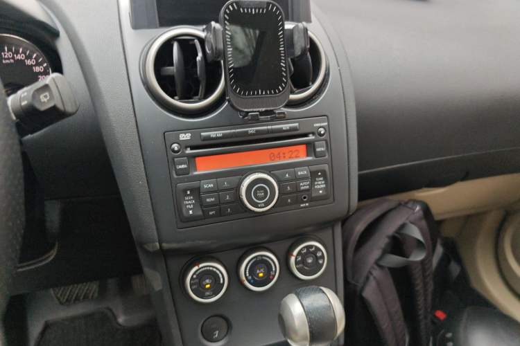Used Nissan Qashqai 2011 2.0 XV Lea CVT 2WD Audio And AC Panel