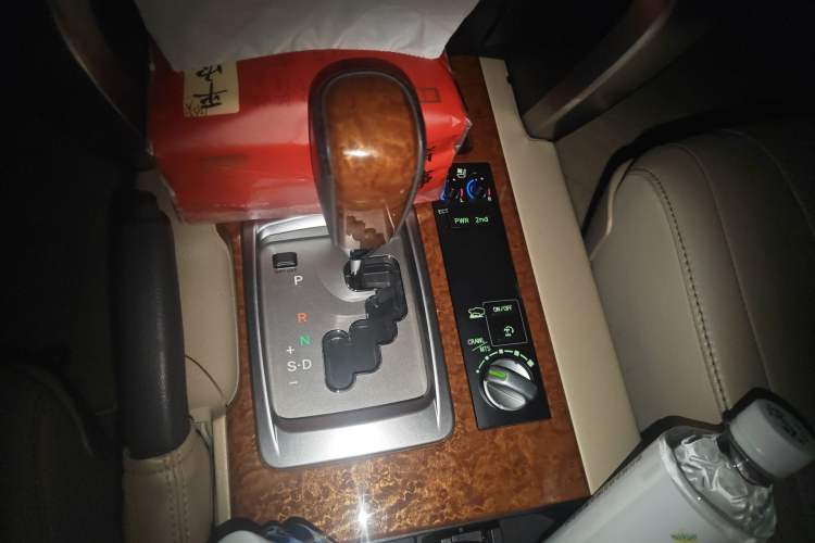 Used Toyota Land Cruiser 2012 4.6L Automatic VX-R Gear Lever