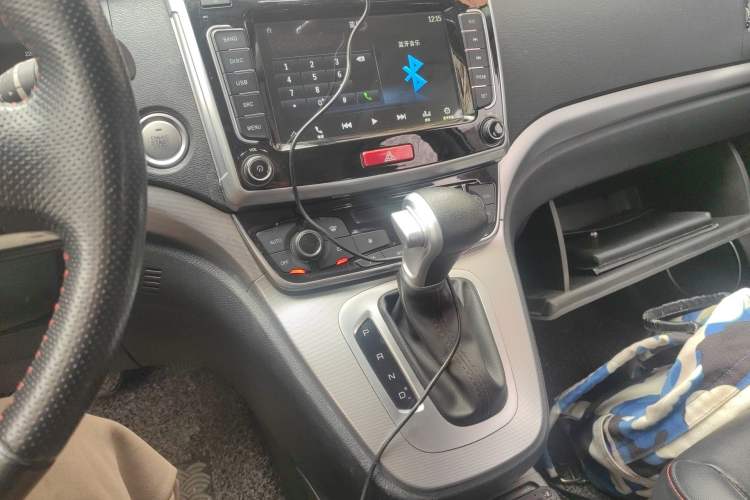 Used Haval M6 2018 Revised Version 1.5T DCT Two-Wheel Drive Elite Edition Gear Lever