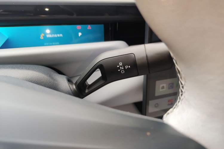 Used Lynk & Co Z10 2025 71 kWh 602 km Range Rear-Wheel Drive Pro
