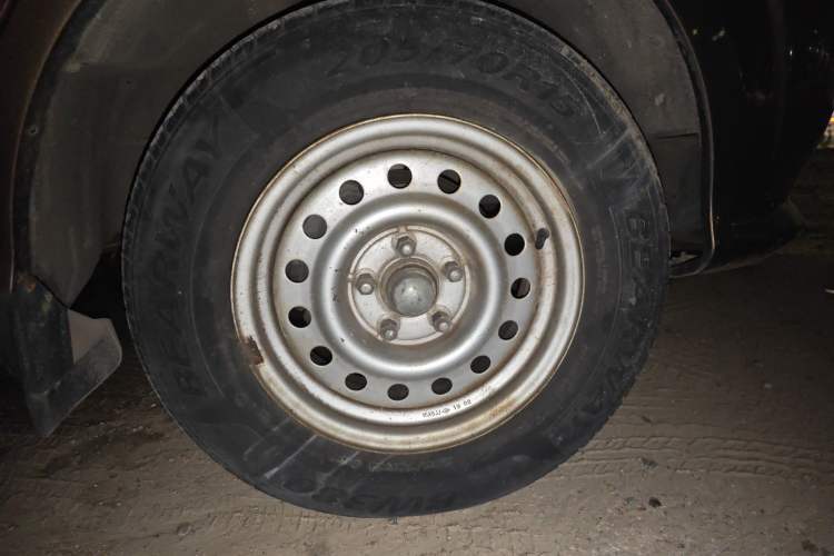 Used Foton MP-X E 2016 2.0L Express Edition 4G63 Right Front Wheel Hub