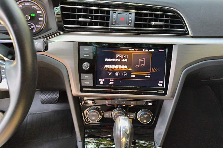 Used Volkswagen Lamando 2019 280TSI DSG Comfort Edition China V Standard Audio And AC Panel