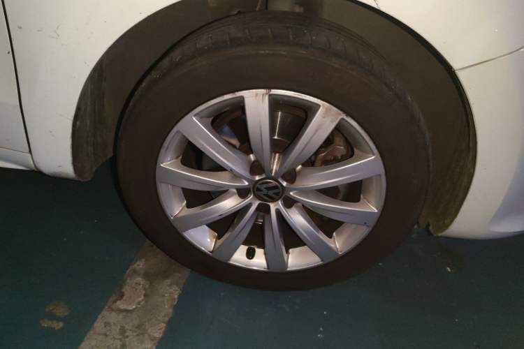 Used Volkswagen Sharan 2016 380TSI Luxury 7-Seater Right Front Wheel Hub