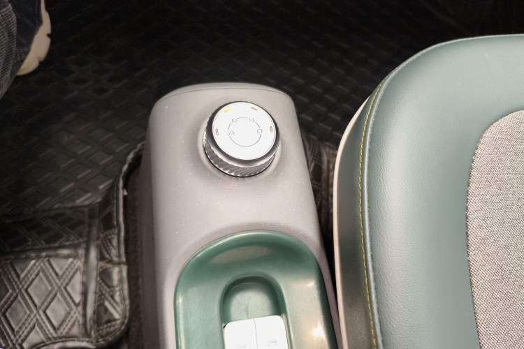 Used Wuling Hongguang MINIEV 2022 GAMEBOY 300km Enthusiast Model with Lithium Iron Phosphate Gear Lever