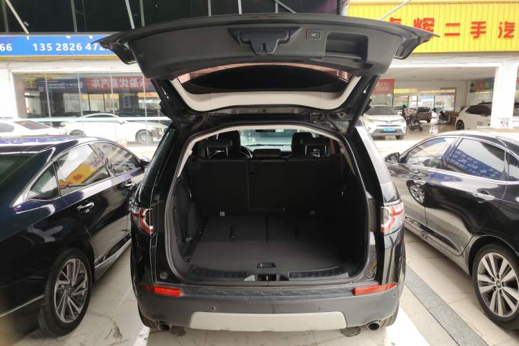 Used Land Rover Discovery Sport 2018 240 PS HSE Version Trunk