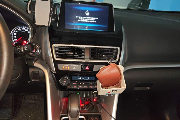 Used Mitsubishi Eclipse Cross 2018 1.5T CVT Two-Wheel Drive Belief Edition Audio And AC Panel