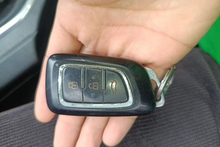 Used Dongfeng Aeolus AX7 2015 2.0L Manual Zhiyi Trim
