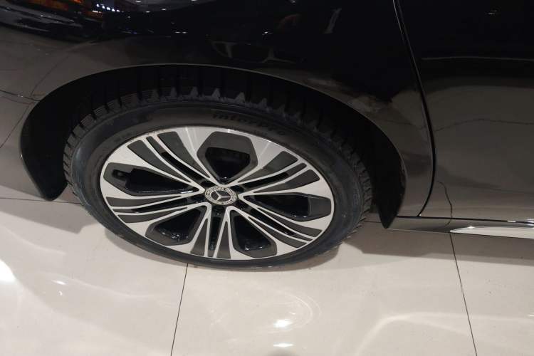 Used Mercedes-Benz E-Class 2024 E 300 L Fashion Sport Model Right Rear Wheel Hub