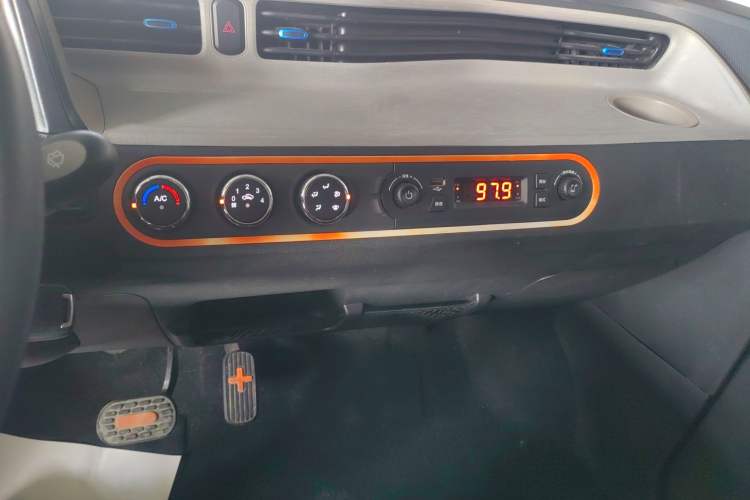 Used Wuling Hongguang MINIEV 2020 Freedom Version Lithium Iron Phosphate Audio And AC Panel