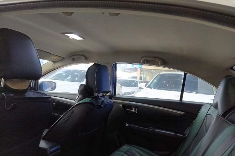 Used Suzuki Alivio 2015 1.6L Automatic Comfort Model Headliner