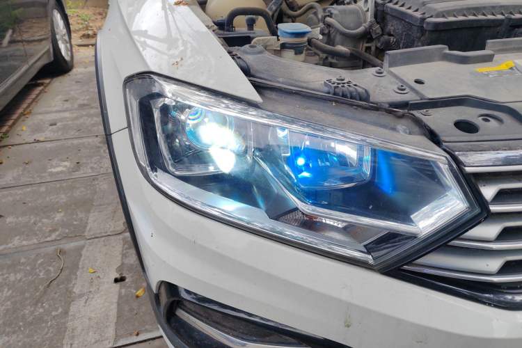 Used Volkswagen C-TREK 2018 1.5L Automatic Comfort Model Right Front Headlight